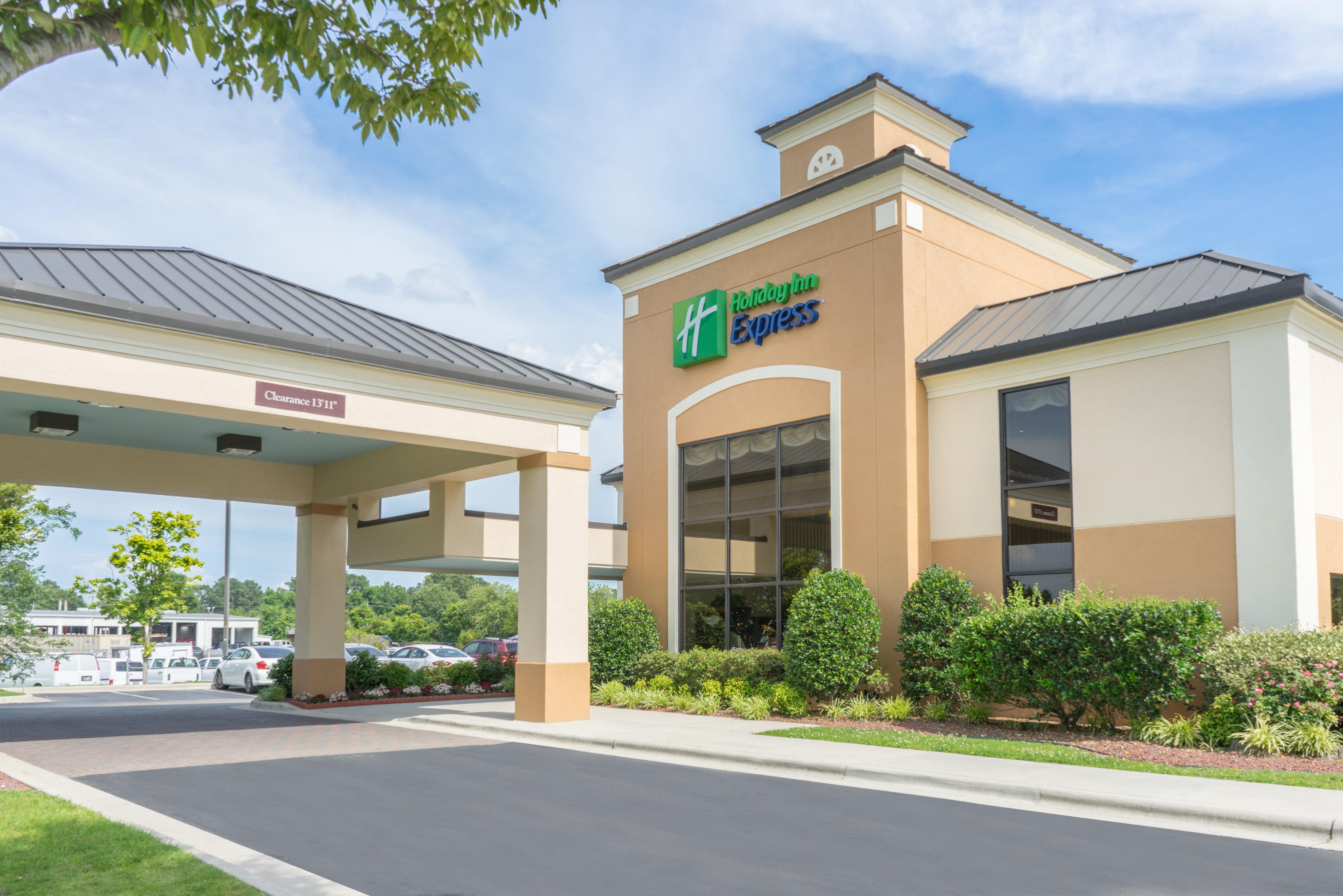 Clarion Pointe New Bern Hotel Exterior photo