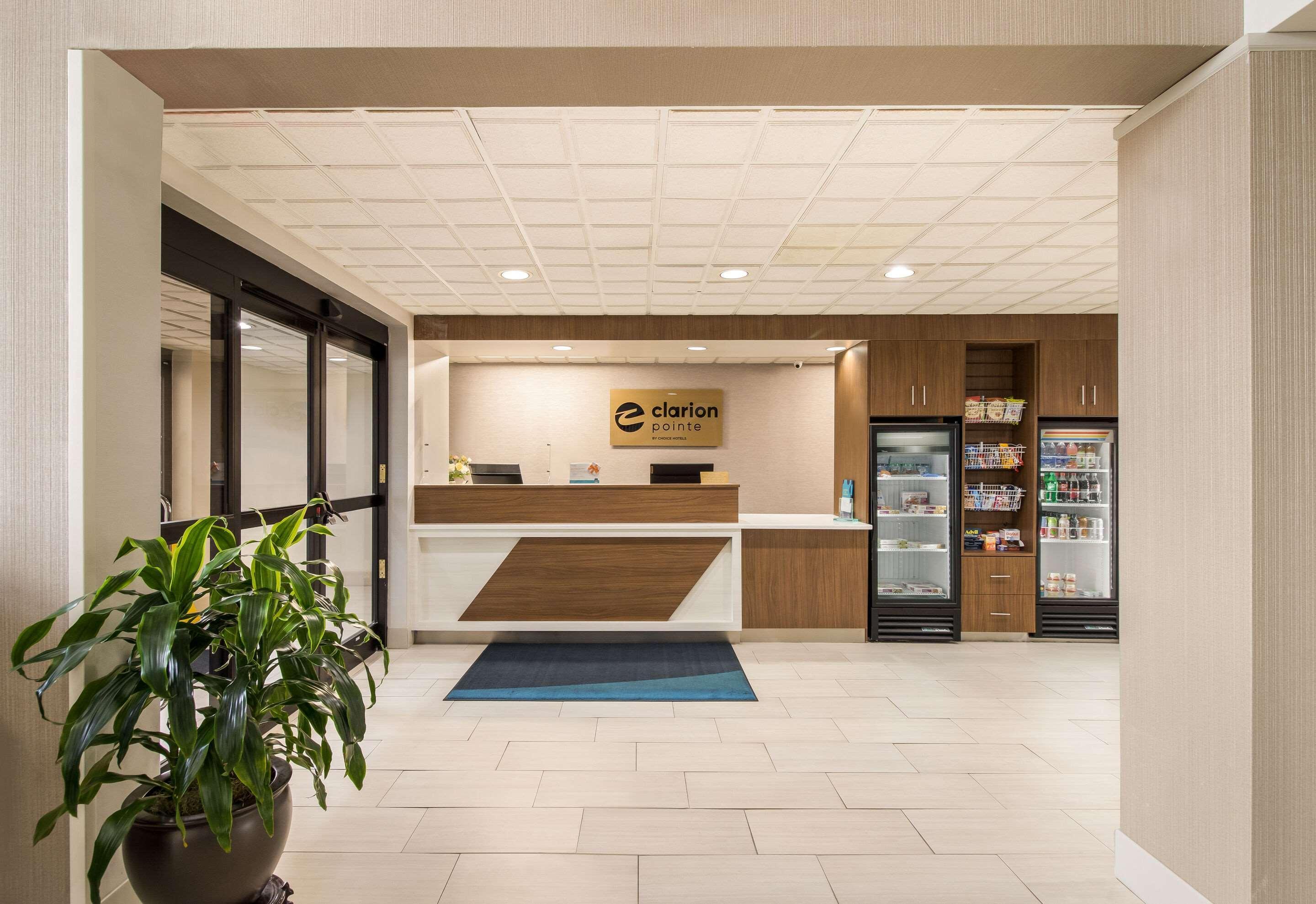 Clarion Pointe New Bern Hotel Exterior photo